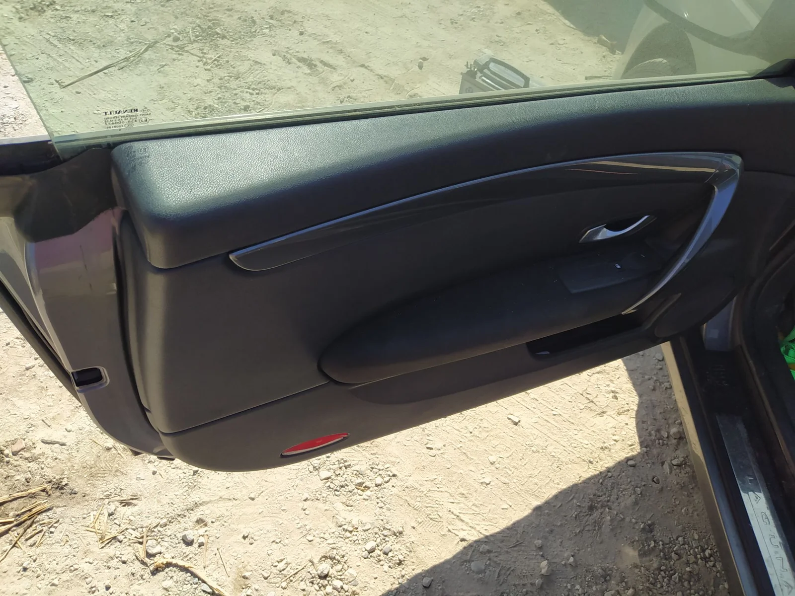 Foto de RETENEDOR PUERTA RENAULT LAGUNA III COUPE 2.0 dCi Diesel FAP (150 CV / 110 KW)
