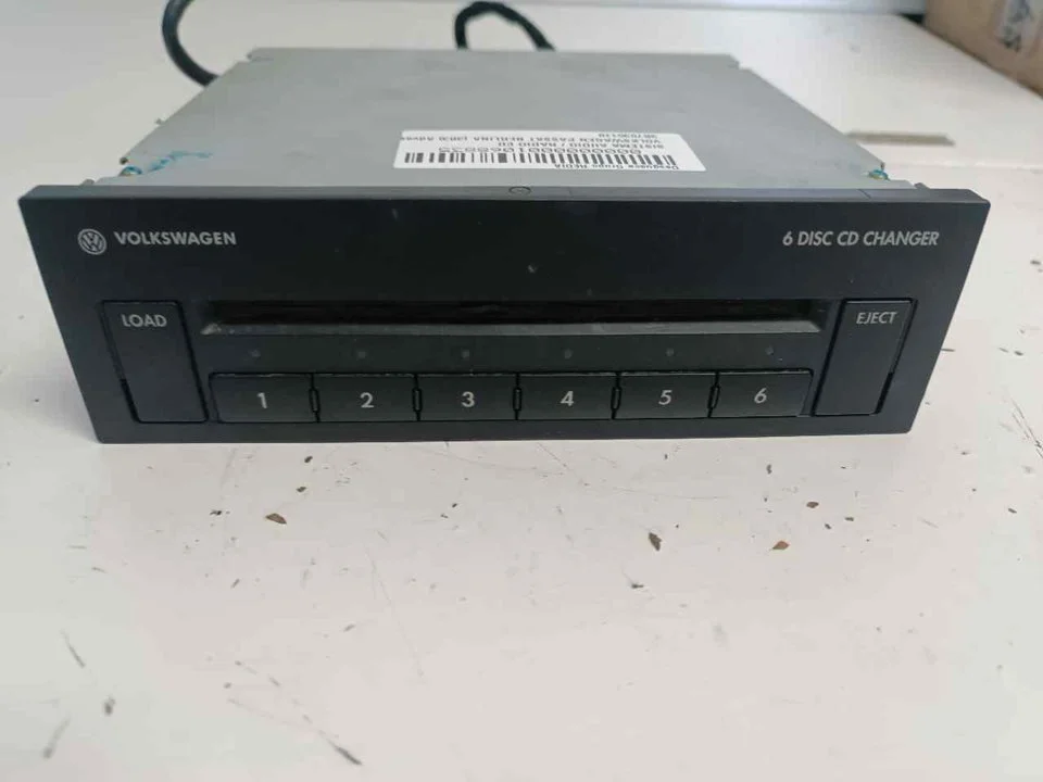 Foto de SISTEMA AUDIO / RADIO CD VOLKSWAGEN PASSAT BERLINA (3B3) 1.9 TDI (131 CV / 96 KW) referencia 3B7035110