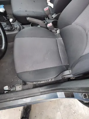 Foto de ASIENTO DELANTERO IZQUIERDO KIA RIO (JB) 1.5 CRDi (110 CV / 81 KW)