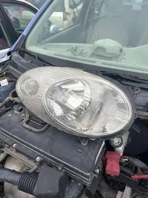 Foto de FARO DERECHO NISSAN MICRA (K12E) 1.2 CAT (65 CV / 48 KW) referencia 26010BC50B