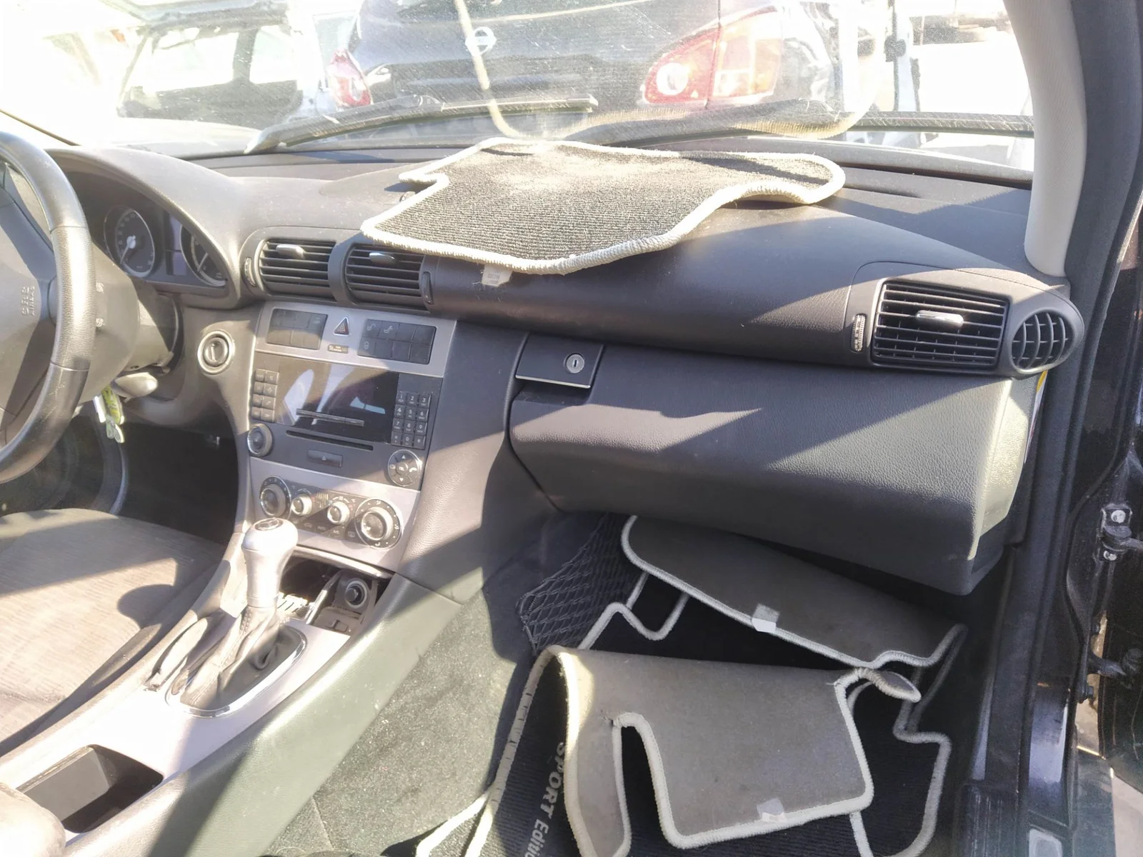 Foto de GUANTERA MERCEDES-BENZ CLASE C (BM 203) BERLINA 2.2 CDI CAT (150 CV / 110 KW)