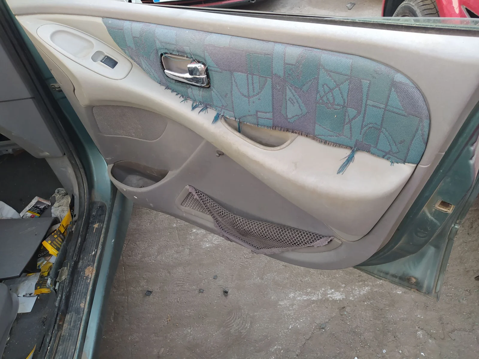 Foto de MANETA INTERIOR DELANTERA DERECHA NISSAN ALMERA TINO (V10M) 1.8 16V CAT (114 CV / 84 KW) referencia 80670BM800