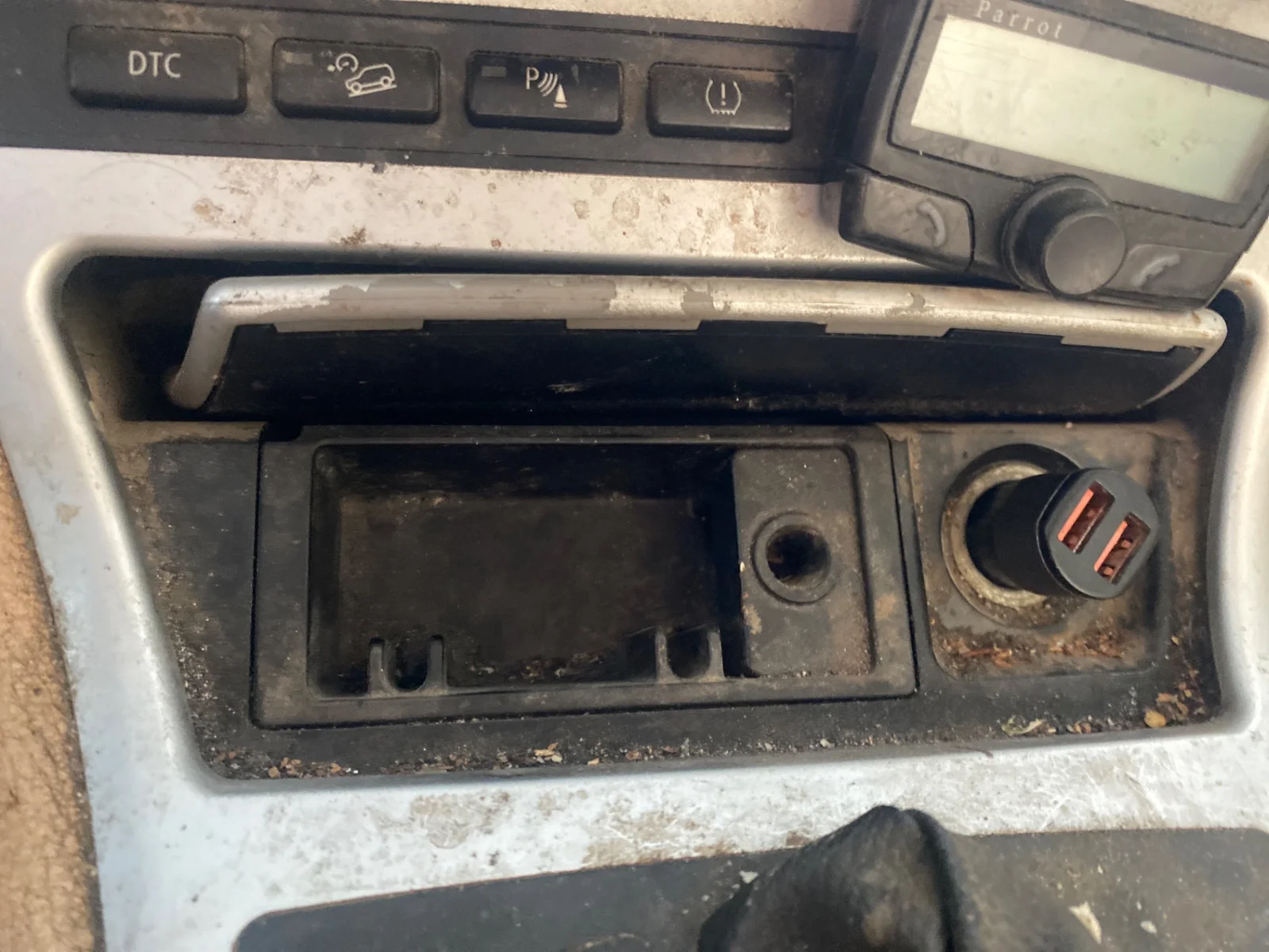 Foto de CENICERO BMW SERIE X3 (E83) 2.0 Turbodiesel CAT (177 CV / 130 KW) referencia 51163402636