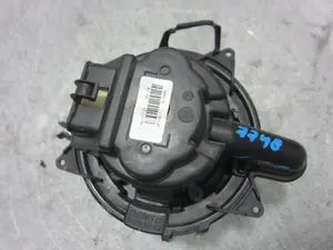 Foto de MOTOR CALEFACCION RENAULT CAPTUR I 1.5 dCi Diesel FAP Energy (90 CV / 66 KW) referencia 5R5833500