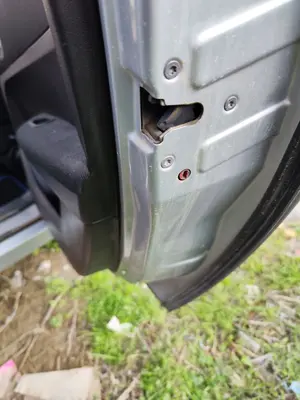 Foto de CERRADURA PUERTA TRASERA DERECHA PEUGEOT 307 BREAK/ SW (S2) 2.0 16V HDi FAP CAT (RHR / DW10BTED4) (136 CV / 100 KW) referencia 9137E4