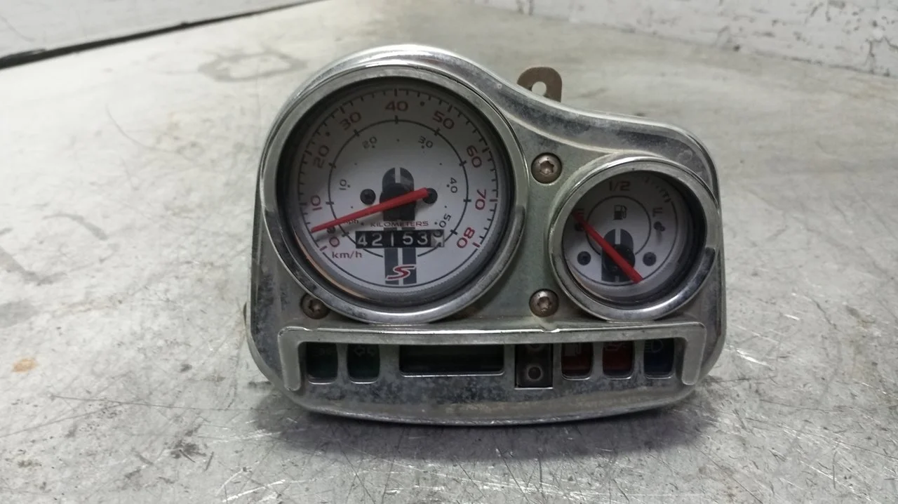Foto de CUADRO INSTRUMENTOS PIAGGIO (VESPA) 49.40 cc 3.01 ci (4.29 cv 3.1 kw a 8500 rpm)