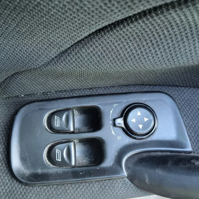 Foto de MANDO ELEVALUNAS DELANTERO IZQUIERDO ALFA 147 SIN MARCA SIN MODELO