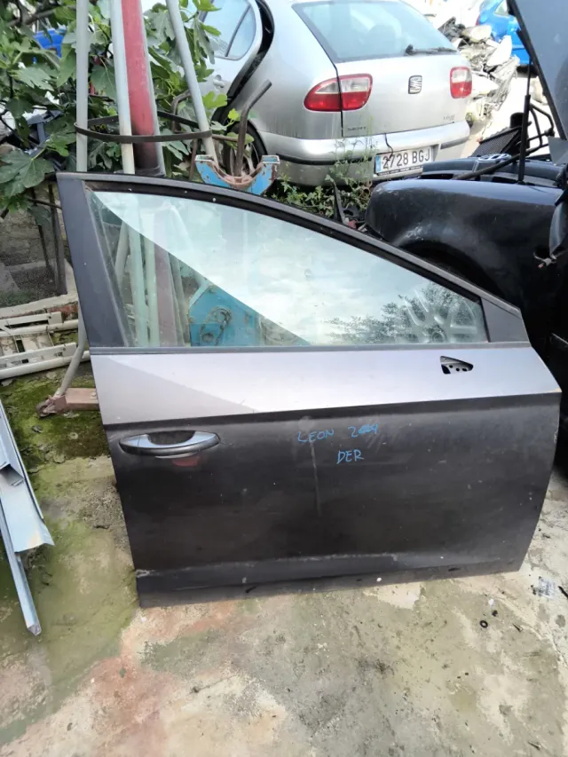 Foto de PUERTA DELANTERA DERECHA SEAT LEÓN 2019 SEAT LEON