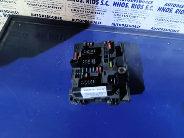 Foto de CAJA FUSIBLES BSM 9646405100 SIN MARCA SIN MODELO