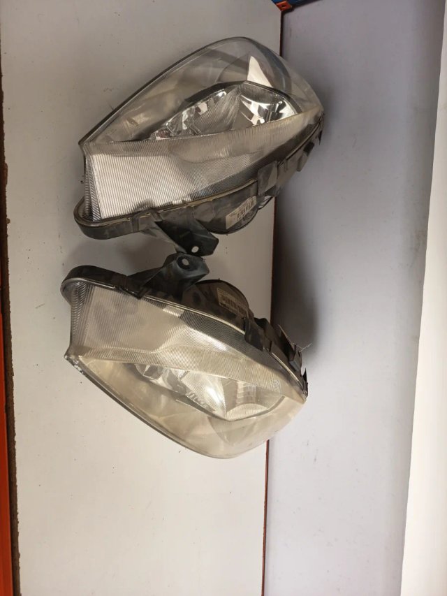 Foto de FARO IZQUIERDO Y DERECHO RENAULT MEGANE 2000 RENAULT MEGANE