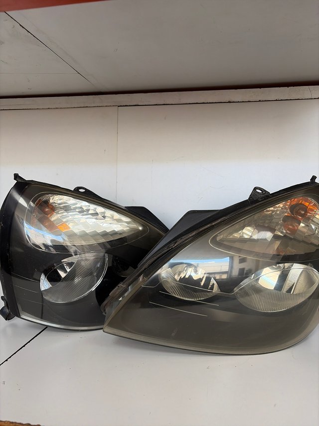 Foto de FARO RENAULT CLIO II (FONDO NEGRO) RENAULT CLIO
