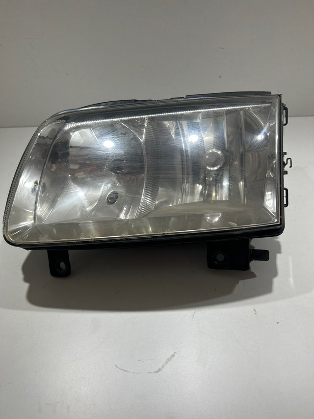 Foto de FARO VW POLO 6N2 1999-2001 RF 6N1941015AD SIN MARCA SIN MODELO