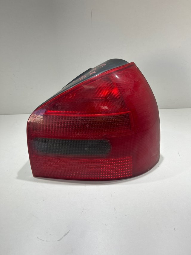 Foto de PILOTO TRASERO AUDI A3 96-00 DCHO RF8L0945096 AUDI A3