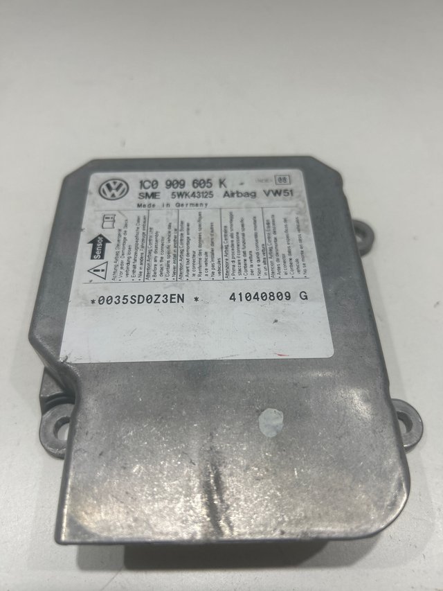 Foto de CENTRALITA AIRBAG VW 100 909 605 K 5WK43125 SIN MARCA SIN MODELO