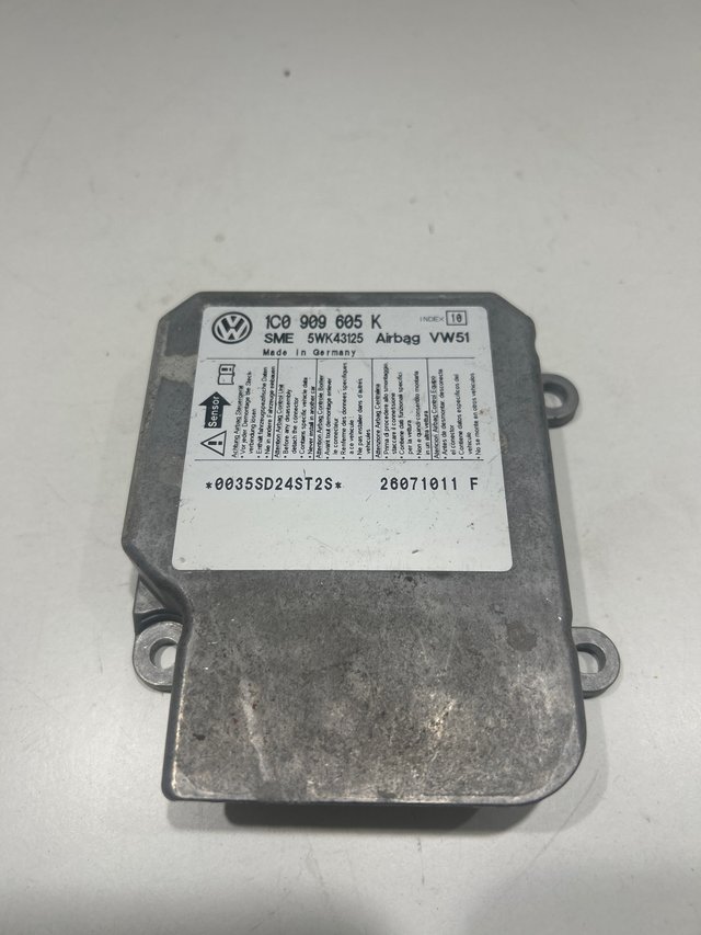 Foto de CENTRALITA AIRBAG VW 1C0909605K SME 5WK43125 SIN MARCA SIN MODELO
