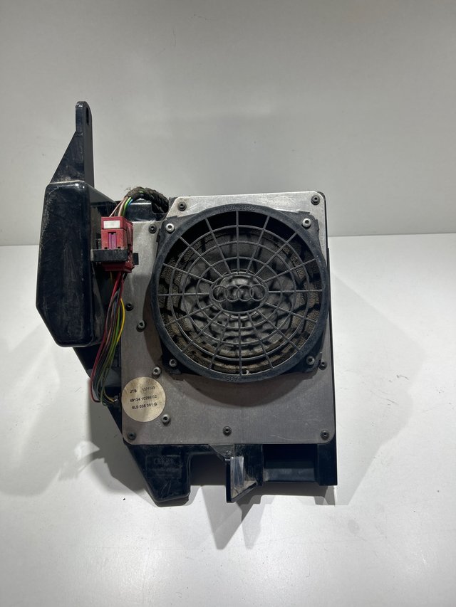 Foto de SUBWOOFER AUDI A3 S3 8L0035381G AUDI A3