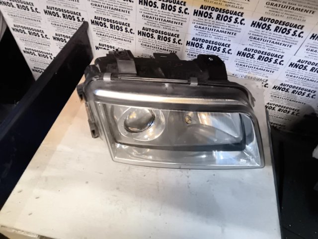 Foto de FARO DERECHO AUDI A4 AÑO 1998 AUDI A4