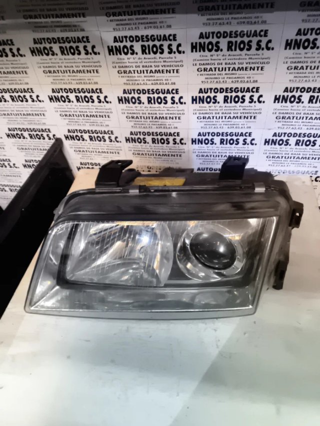 Foto de FARO IZQUIERDO AUDI A4 1998 AUDI A4