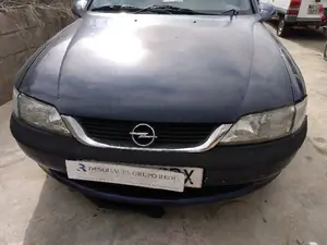OPEL VECTRA B BERLINA foto 1