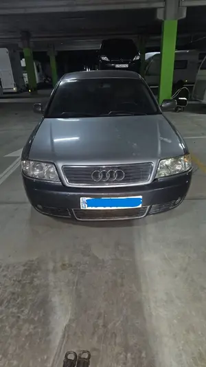 AUDI A6 BERLINA (4B2) foto 1