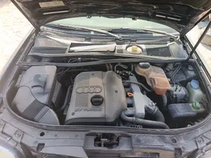 AUDI A6 AVANT (4B5) foto 1