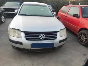 VOLKSWAGEN PASSAT BERLINA (3B3) foto 1