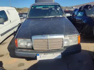 MERCEDES-BENZ CLASE 124 (BM 124) BERLINA foto 1