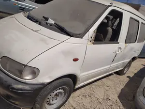 NISSAN VANETTE CARGO foto 3