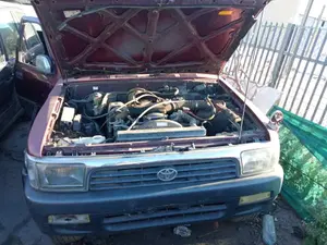 TOYOTA HILUX '0 SURF foto 2