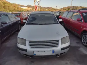 VOLKSWAGEN PASSAT BERLINA (3B3) foto 1