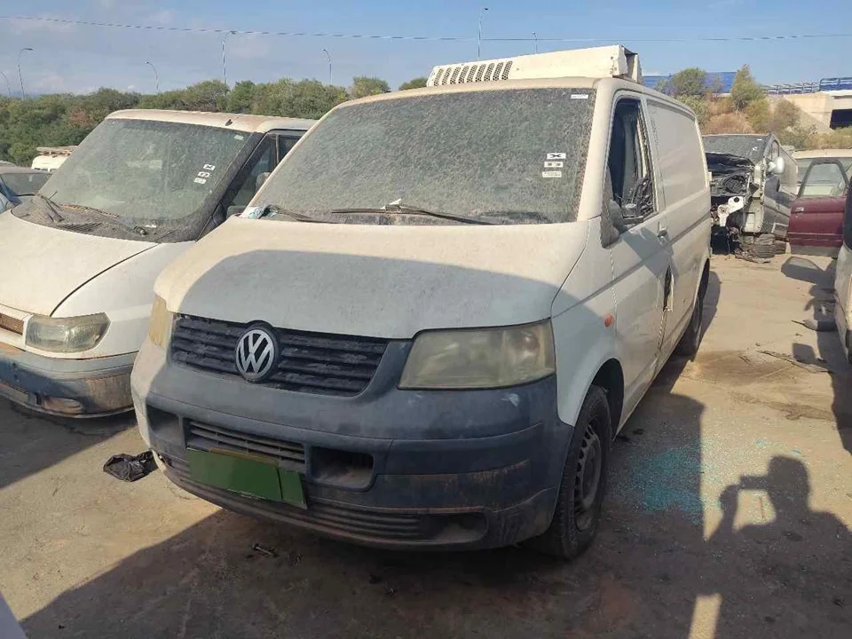 VOLKSWAGEN T5 TRANSPORTER BUS (7H)