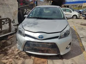 TOYOTA YARIS (P13) foto 1