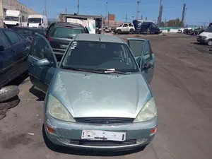 FORD FOCUS BERLINA (CAK) foto 1