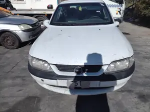 OPEL VECTRA B BERLINA foto 1
