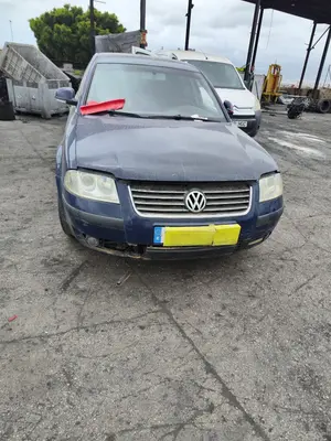 VOLKSWAGEN PASSAT BERLINA (3B3) foto 1