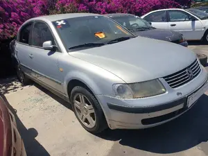 VOLKSWAGEN PASSAT BERLINA (3B2) foto 3