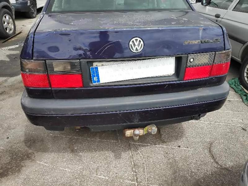 VOLKSWAGEN VENTO (1H2)
