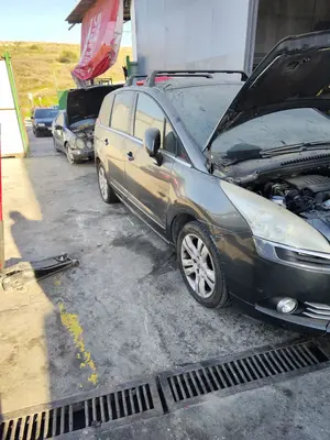 PEUGEOT 5008 foto 1