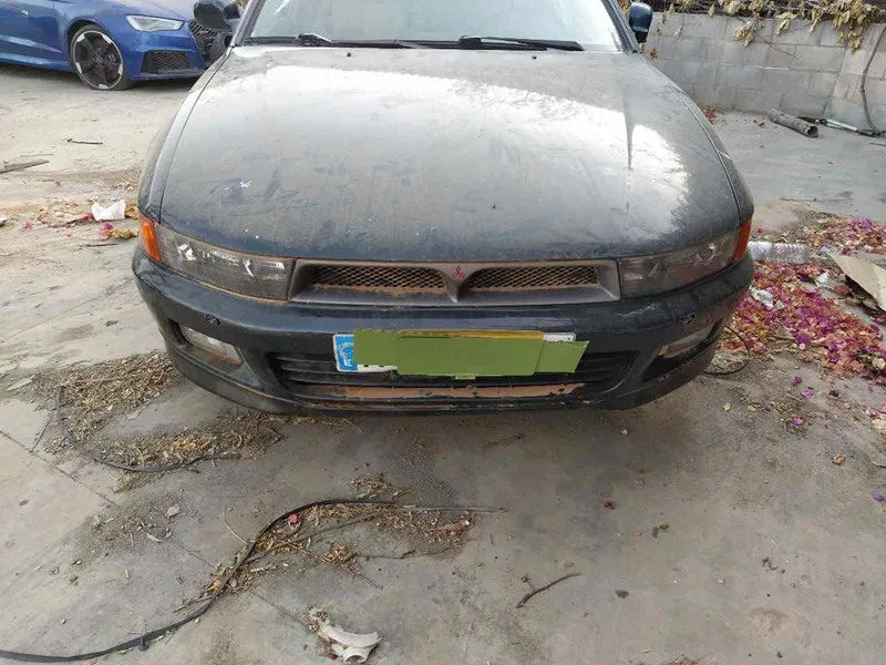 MITSUBISHI GALANT FAMILIAR (EA0)