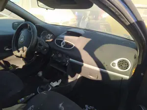 RENAULT CLIO III foto 2