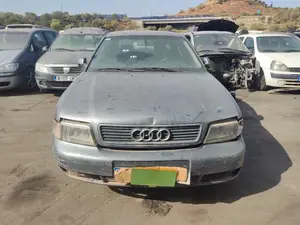 AUDI A4 BERLINA (B5) foto 1